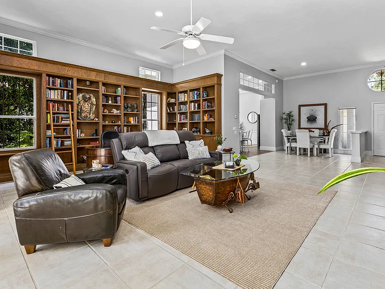 7105 Victoria Cir — Photo 6