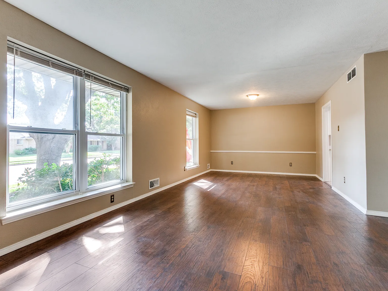 4 bed, 2366 sqft, $3,495 — Photo 3