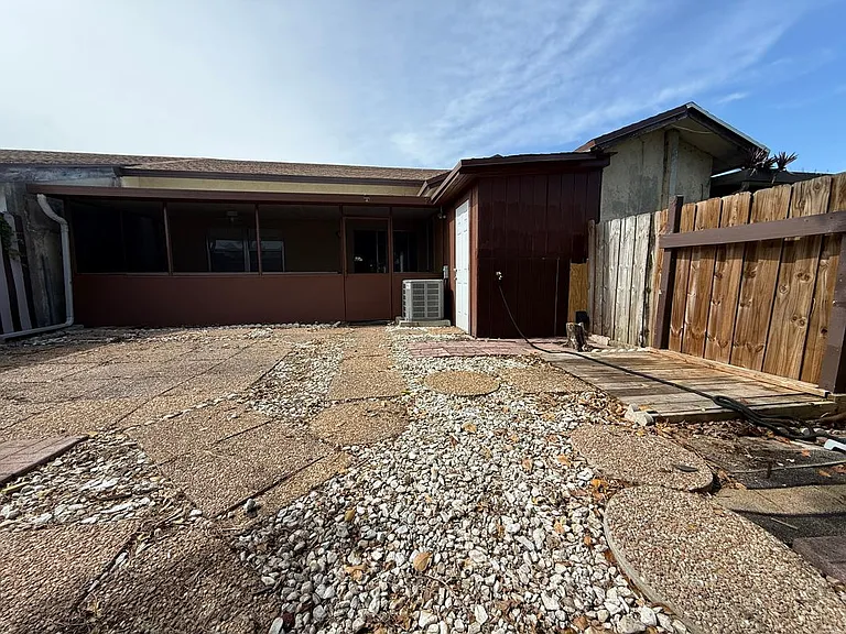 540 NW 43rd St — Photo 27