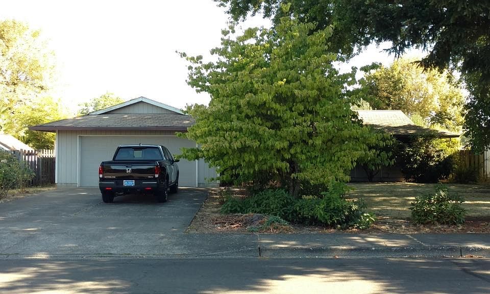 1st image of 1753 SE Anthony St