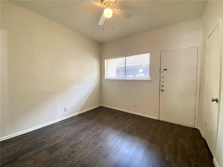 3000 Guadalupe St #116 — Photo 5