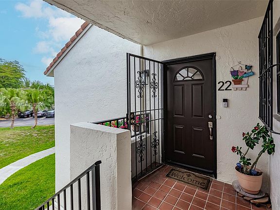 4th image of 10833 NW 7th St APT 10-22