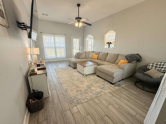 5th image of 105 Ellington Ct