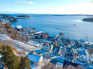 243 Pelham St, Lunenburg, NS B0J2C0
