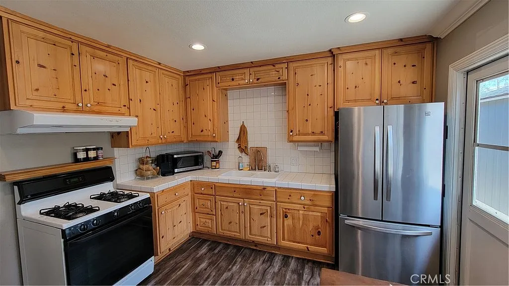 3 bed, 1404 sqft, $3,550 — Photo 3