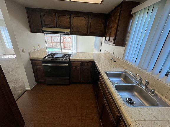 5th image of 4101 Eucalyptus Ln