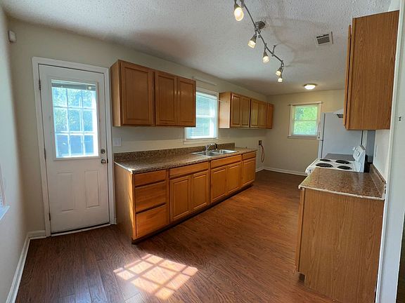 3rd image of 306 Ashcroft Dr