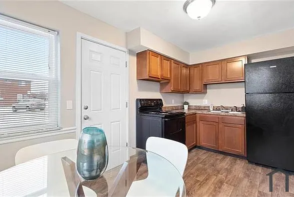 2 bed, $1,050 — Photo 3