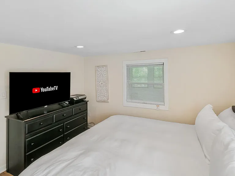 225 W Park Ave — Photo 7
