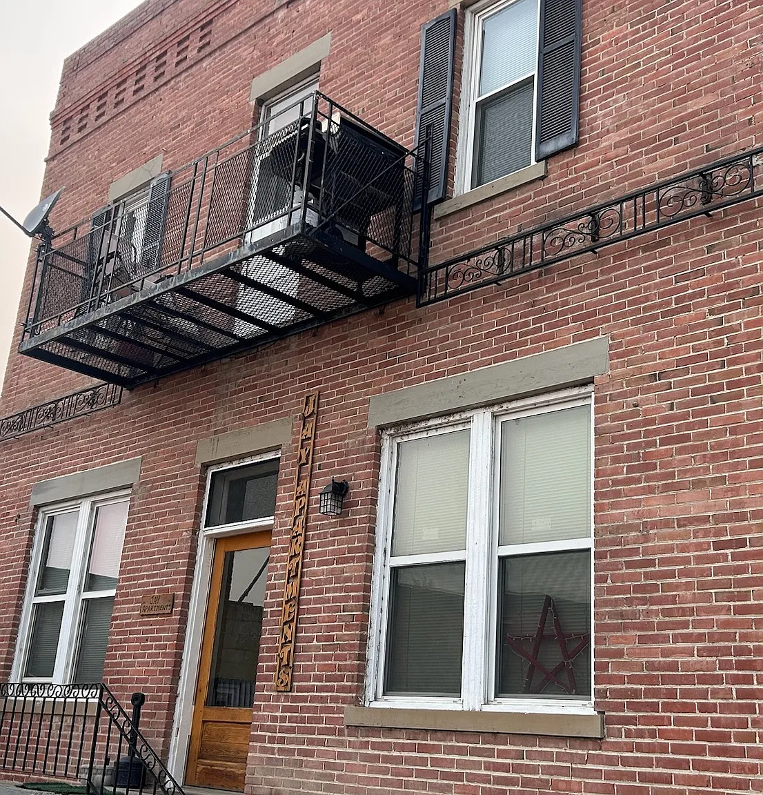 Jay Apartments — Photo 1