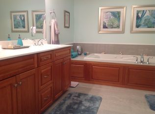 14 Shea Ln #B, Foxboro, MA 02035