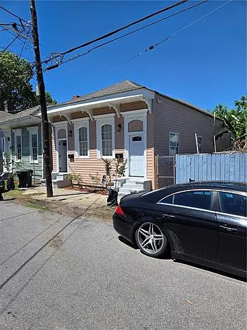 1727 Marais St — Photo 1