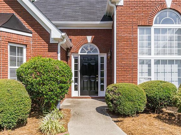 3rd image of 429 Blue Creek Ln