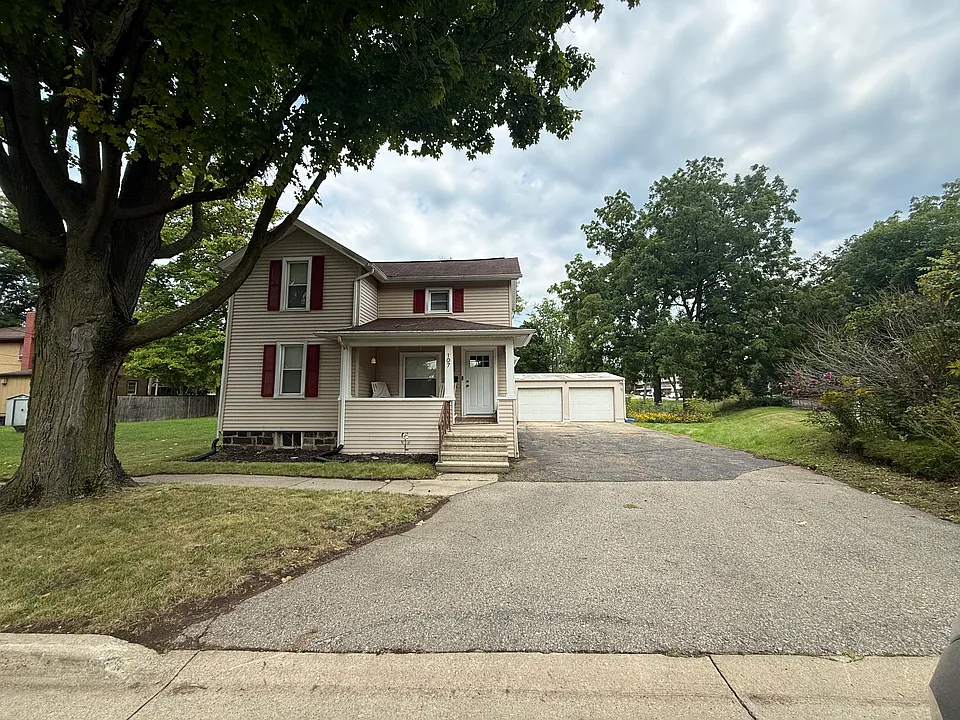 107 S Berrien St