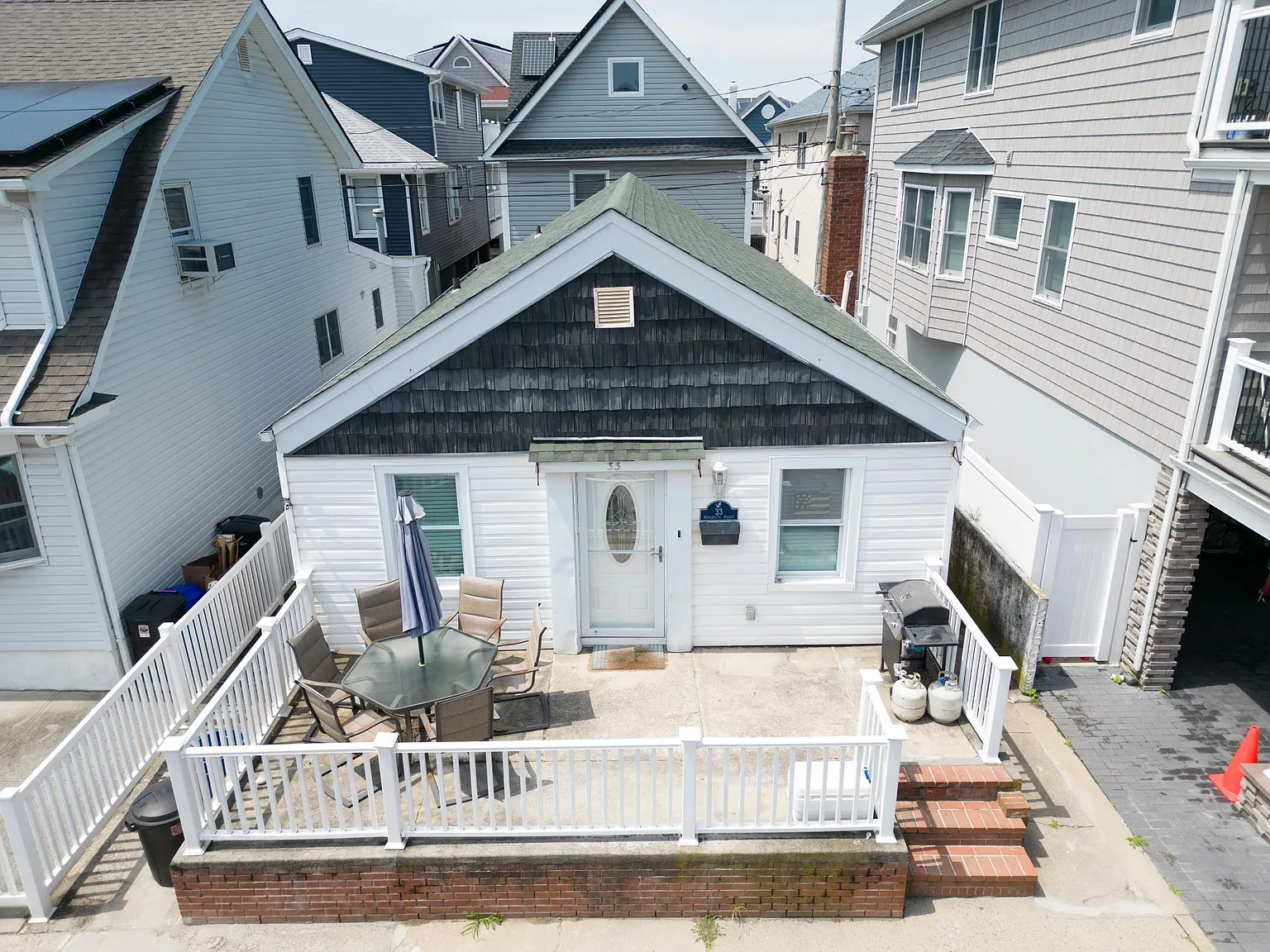 3 bed, 1.5 bath, $3,000 — Photo 1