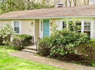 32 Flat Rock Rd, Branford, CT 06405