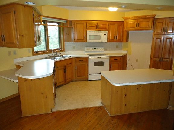3rd image of 1150 Pine View Dr