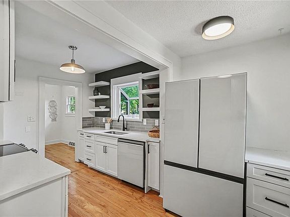 4th image of 7515 Harrison St