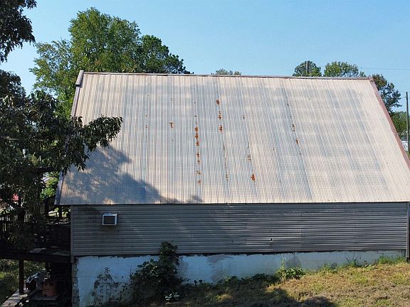 3rd image of 204 Lakeshore Dr
