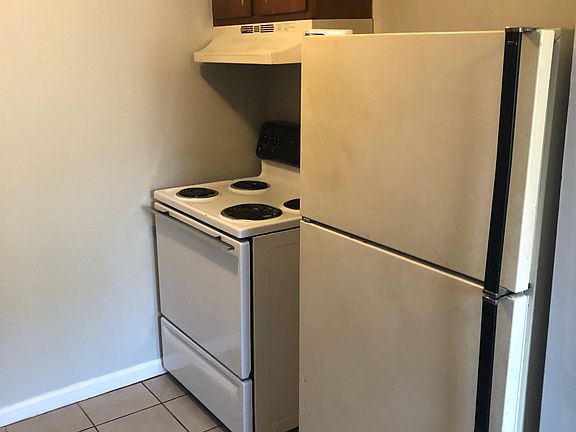 5th image of 4912 Saddlebrook Ln APT 1