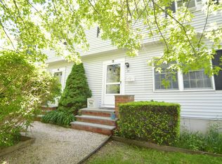 51 Roseneath Ave, Newport, RI 02840