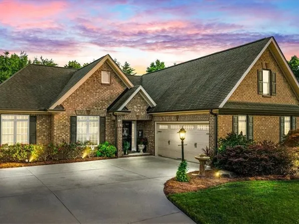 4053 Saint Johns St, High Point, NC 27265