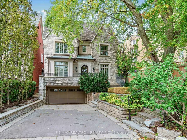 516 Vesta Dr, Toronto, ON M5P 3A8