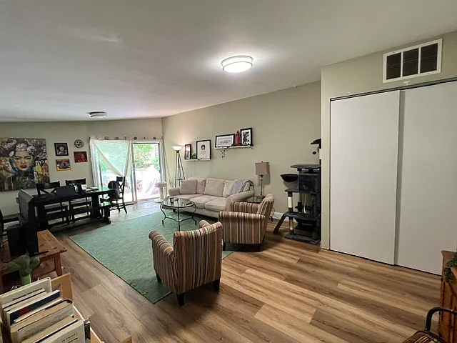 2221 Center Ave #A — Photo 8