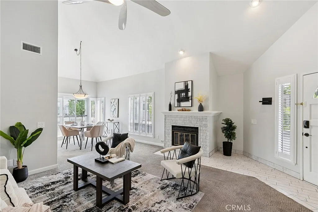 2 bed, 1154 sqft, $3,200 — Photo 3