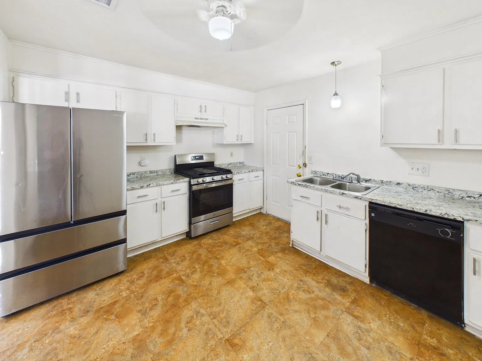 1013 San Benito — Photo 2
