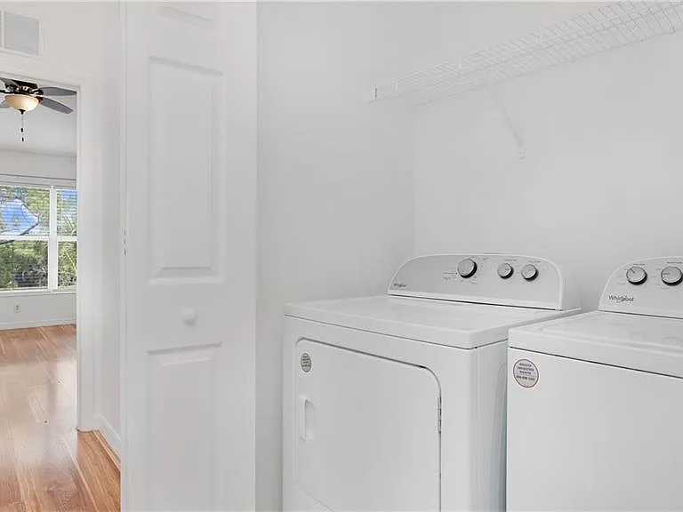 880 Hampton Cir — Photo 30