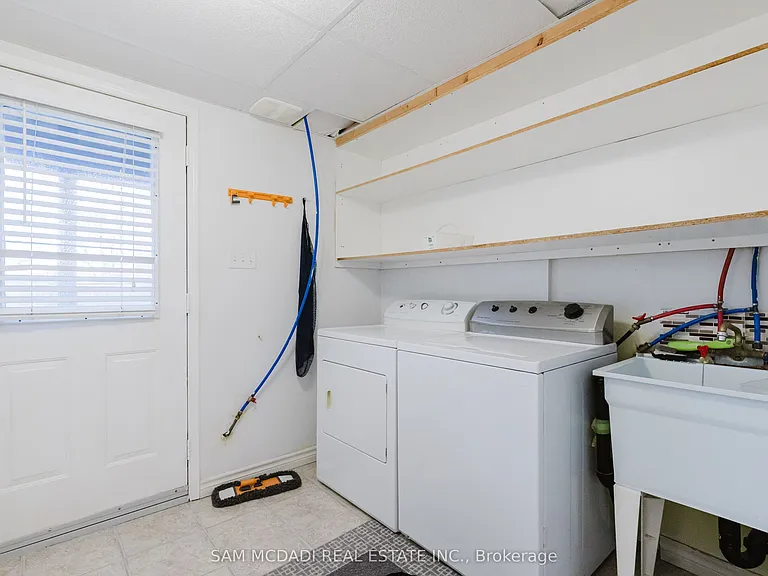 1260 Lamont Cres — Photo 26
