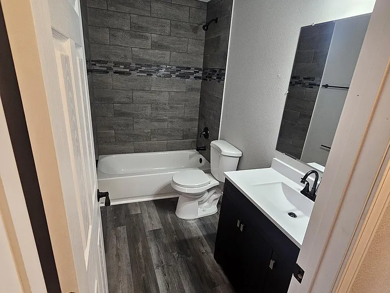 10200 Green Valley Dr — Photo 4