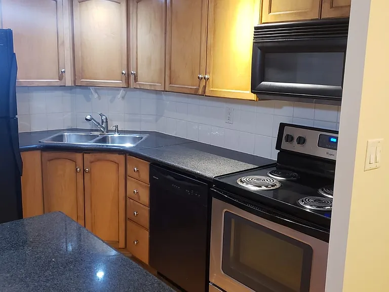 270 Wellington St W #502 — Photo 10