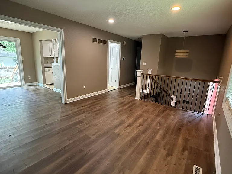 2508 SW 6th St — Photo 2