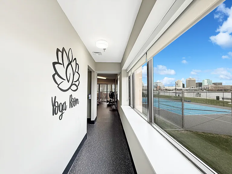 Harbor Tower Apartments — Photo 9