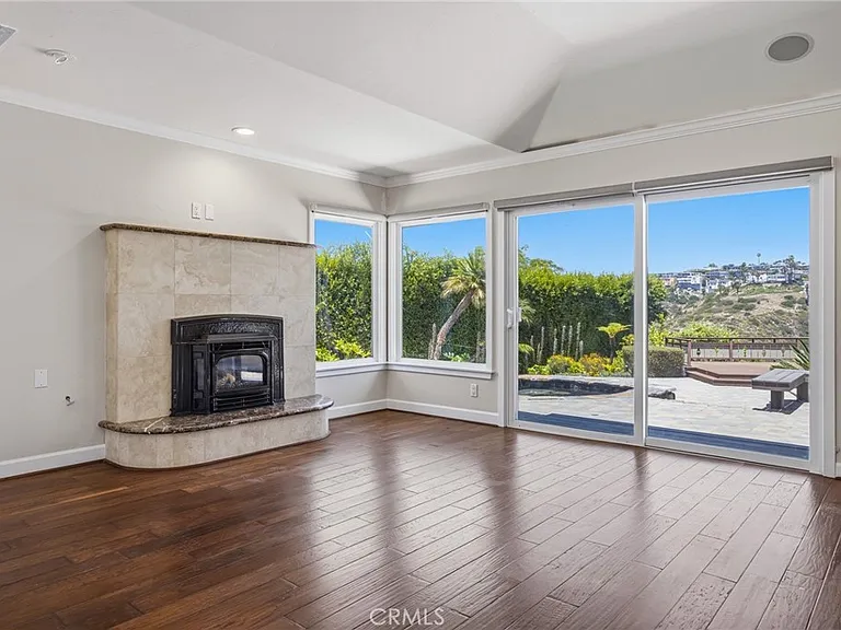1840 Temple Hills Dr — Photo 11