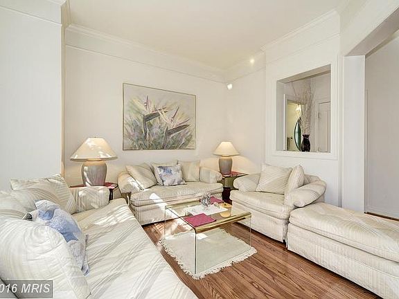 5th image of 305 Summer Garden Way