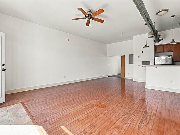 4th image of 502 Pryor St SW Unit 302