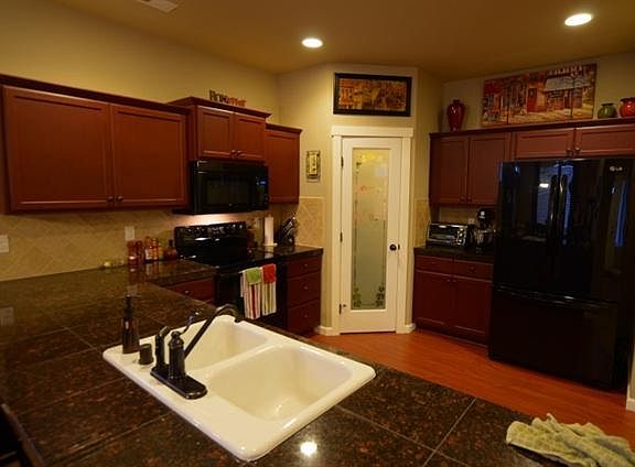 2nd image of 531 Meadowwood Dr SW