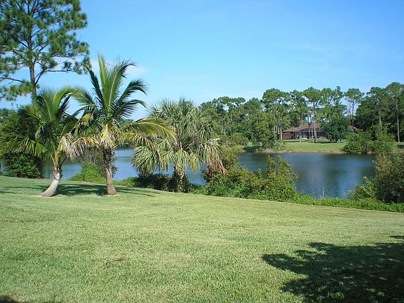4th image of 2770 NE Pinecrest Lakes Blvd