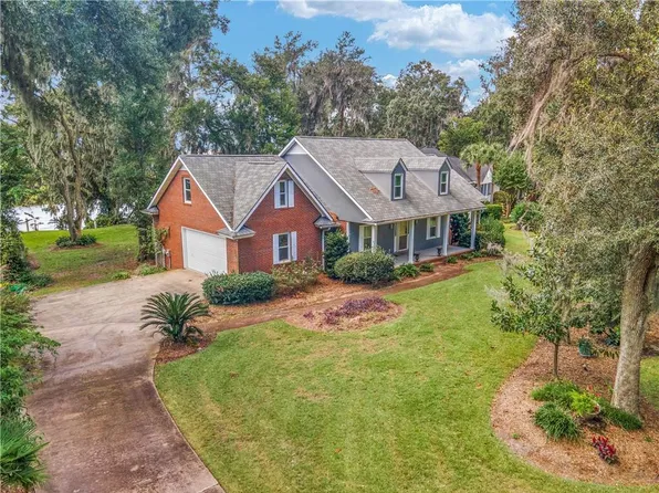 1154 River Dr SW, Darien, GA 31305