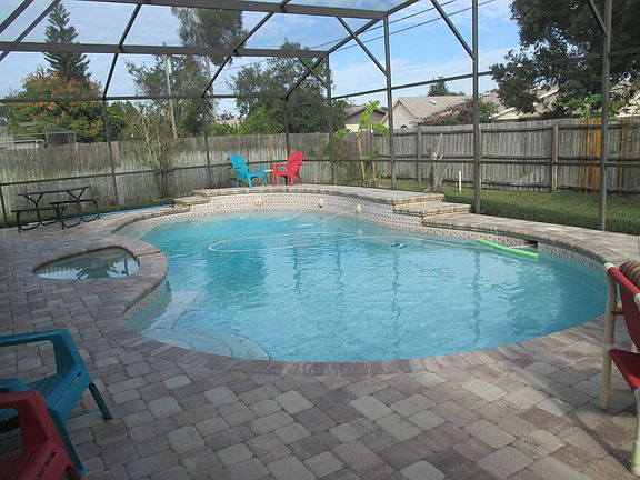 4th image of 1361 Saxon Blvd