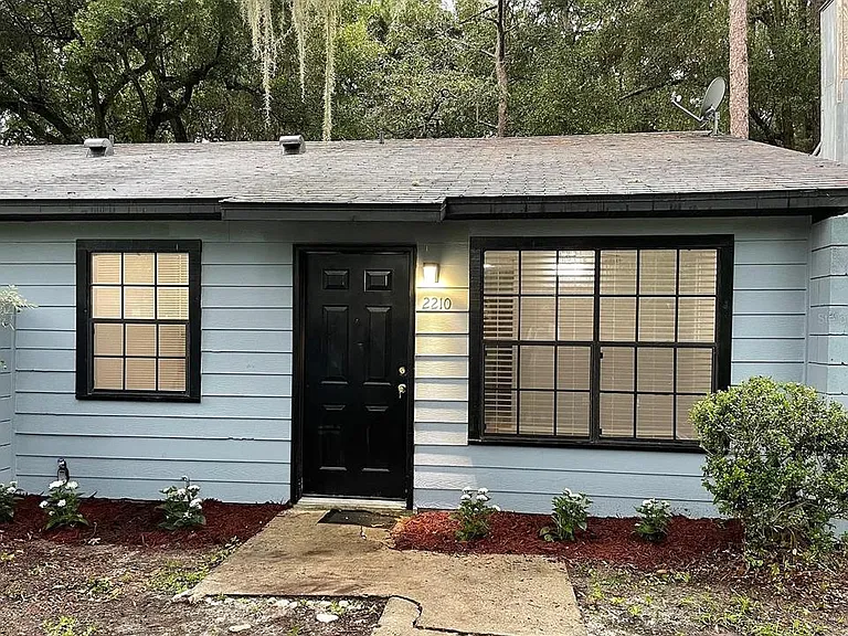 2210 SW 70th Ter — Photo 9