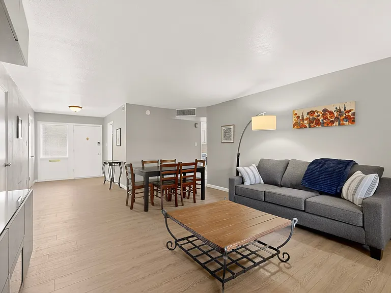 4707 Marquette Ave NE — Photo 4