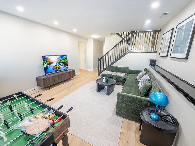 2101 Kensington Dr — Photo 11