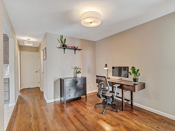 4th image of 733 34th St