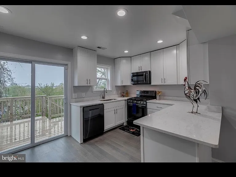 5520 B St SE — Photo 2