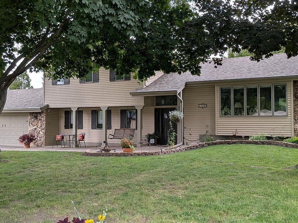 1st image of 1840 Twin Circle Dr