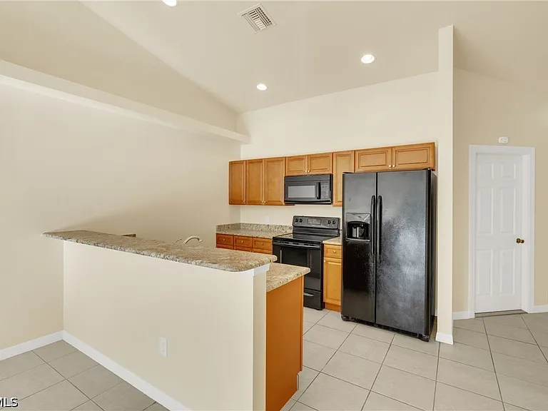4623 SW 7th Pl — Photo 4